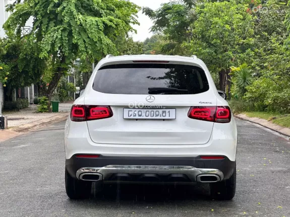 Mercedes-Benz GLC 200 4Matic 2021 - Xe trắng nội thất kem, bảo dưỡng full hãng