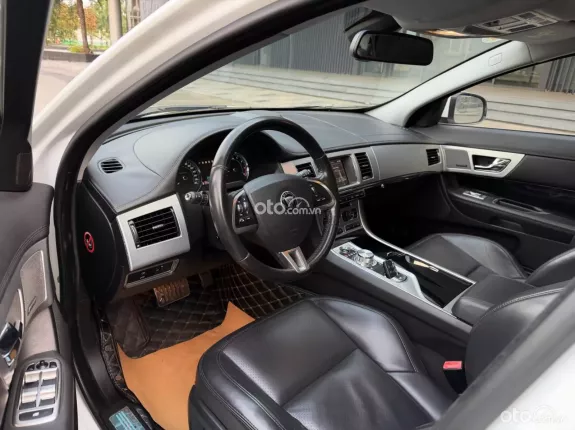 Jaguar XF 2.0L I4 Tubrocharged Premium 2014 - Premium Luxury chất xe như mới 99% chạy cực sướng