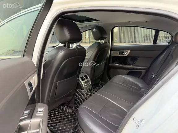 Jaguar XF 2.0L I4 Tubrocharged Premium 2014 - Premium Luxury chất xe như mới 99% chạy cực sướng