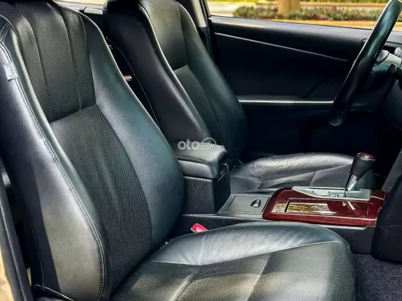 Toyota Camry 2.5Q 2014 - Xe sang trọng màu Vàng Đồng giá tốt