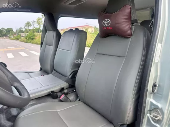 Toyota Hiace 2011 - Bán Hiace tải van 6 chỗ sản xuất năm 2011 máy Dầu, tải 820kg