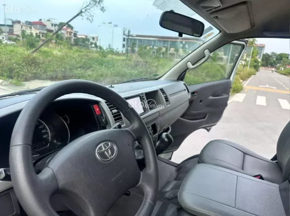 Toyota Hiace 2011 - Bán Hiace tải van 6 chỗ sản xuất năm 2011 máy Dầu, tải 820kg