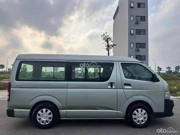 Toyota Hiace 2011 - Bán Hiace tải van 6 chỗ sản xuất năm 2011 máy Dầu, tải 820kg