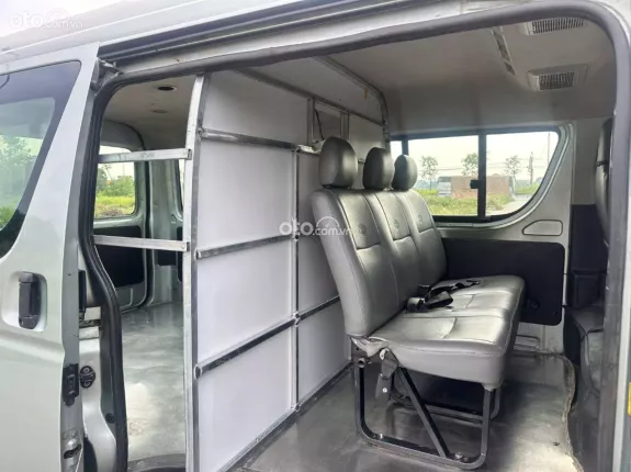 Toyota Hiace 2011 - Bán Hiace tải van 6 chỗ sản xuất năm 2011 máy Dầu, tải 820kg