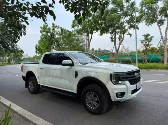 Ford Ranger XLS 2.0L 4x4 AT 2023 - Xe bán tải mạnh mẽ, tiết kiệm nhiên liệu
