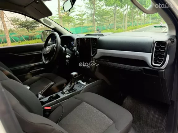 Ford Ranger XLS 2.0L 4x4 AT 2023 - Xe bán tải mạnh mẽ, tiết kiệm nhiên liệu