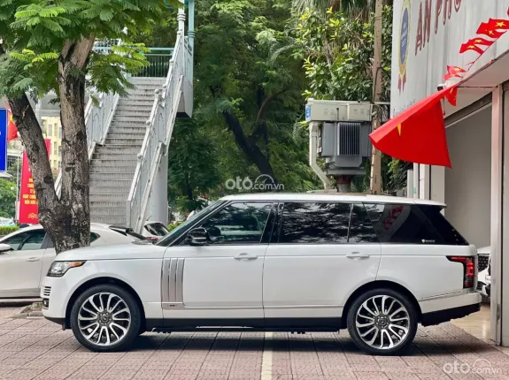 Land Rover Range Rover Autobiography LWB 3.0 2015 - Xe màu trắng, nội thất da bò đỏ