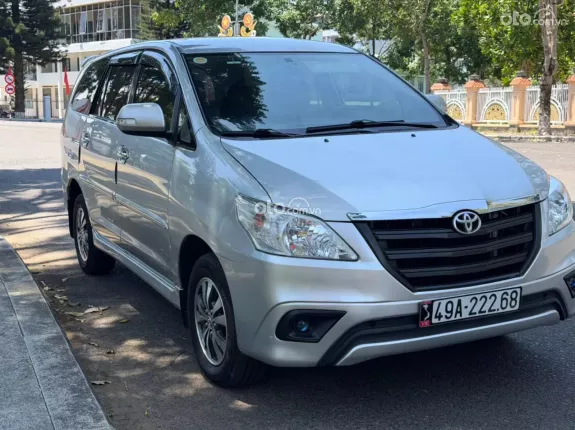 Toyota Innova 2.0E 2015 - Xe gia đình