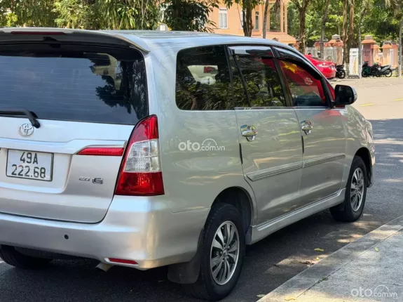 Toyota Innova 2.0E 2015 - Xe gia đình