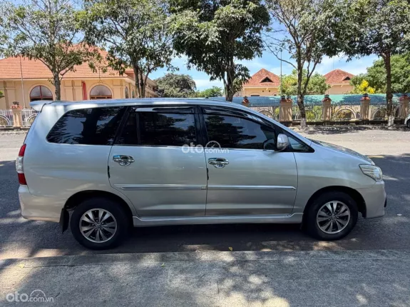 Toyota Innova 2.0E 2015 - Xe gia đình