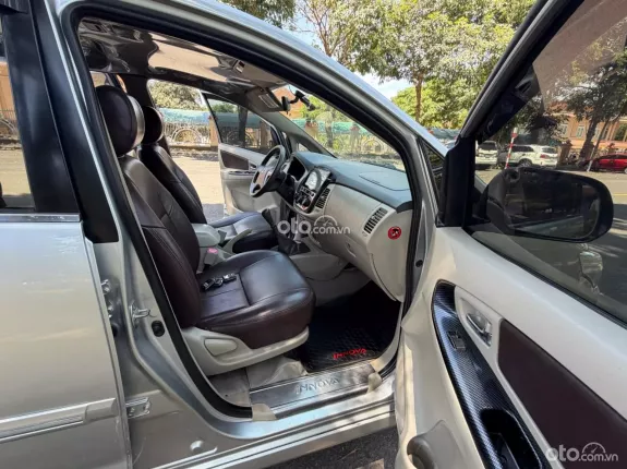 Toyota Innova 2.0E 2015 - Xe gia đình
