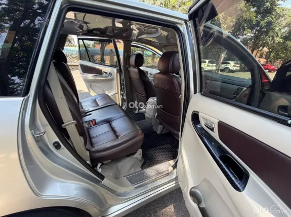 Toyota Innova 2.0E 2015 - Xe gia đình