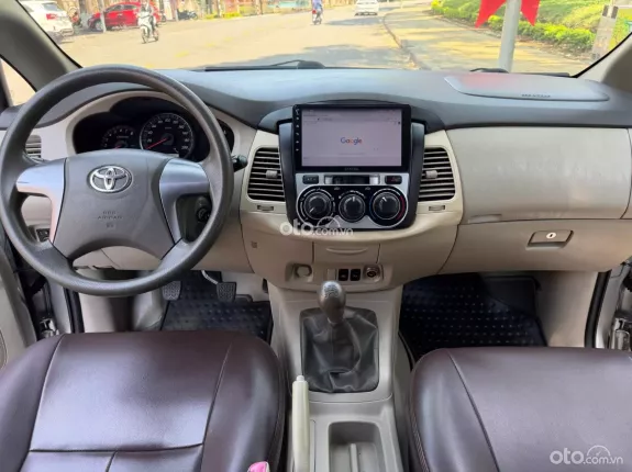 Toyota Innova 2.0E 2015 - Xe gia đình