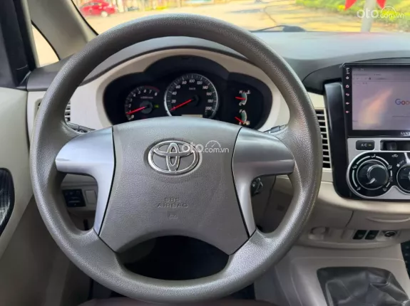Toyota Innova 2.0E 2015 - Xe gia đình