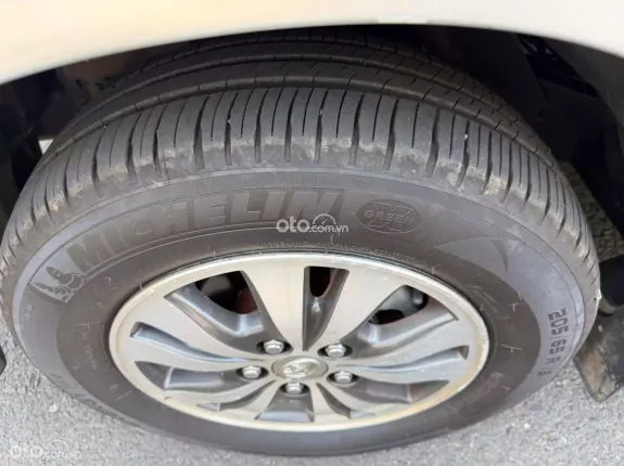 Toyota Innova 2.0E 2015 - Xe gia đình