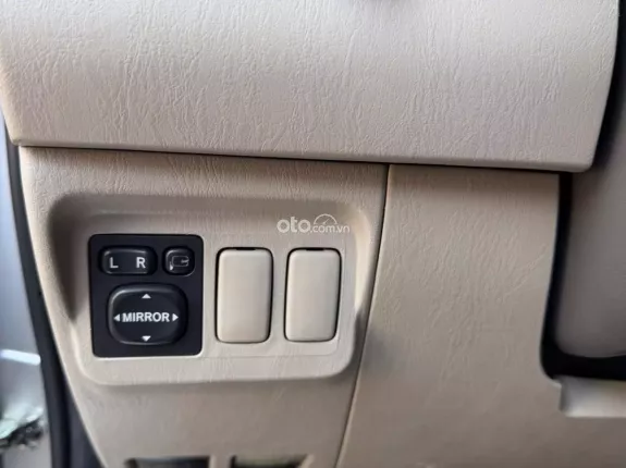 Toyota Innova 2.0E 2015 - Xe gia đình