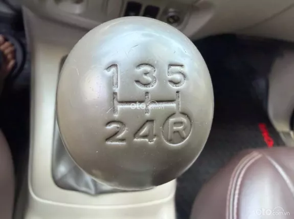 Toyota Innova 2.0E 2015 - Xe gia đình