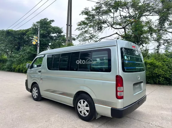 Toyota Hiace 2009 - Bán Hiace tải van 3 chỗ đời 2009, máy dầu