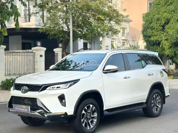 Toyota Fortuner 2.4 AT 4x2 Legender 2021 - SUV 7 chỗ phiên bản thể thao