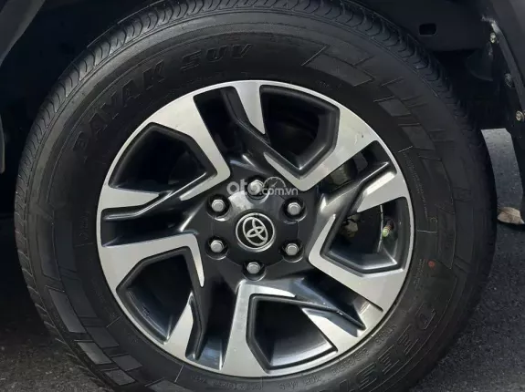 Toyota Fortuner 2.4 AT 4x2 Legender 2021 - SUV 7 chỗ phiên bản thể thao