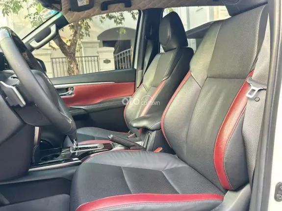 Toyota Fortuner 2.4 AT 4x2 Legender 2021 - SUV 7 chỗ phiên bản thể thao