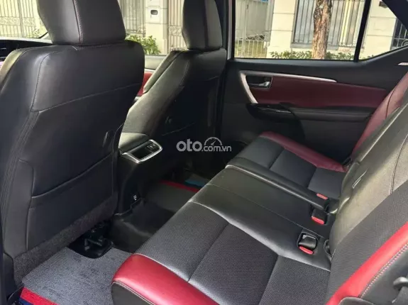 Toyota Fortuner 2.4 AT 4x2 Legender 2021 - SUV 7 chỗ phiên bản thể thao