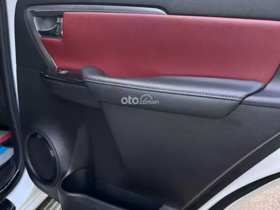 Toyota Fortuner 2.4 AT 4x2 Legender 2021 - SUV 7 chỗ phiên bản thể thao