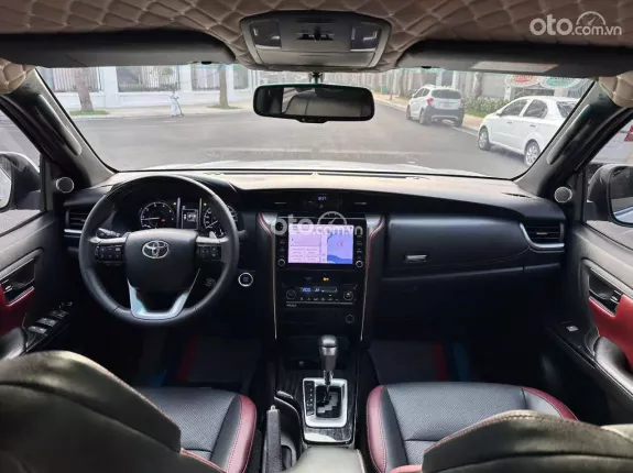 Toyota Fortuner 2.4 AT 4x2 Legender 2021 - SUV 7 chỗ phiên bản thể thao