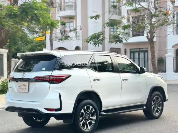 Toyota Fortuner 2.4 AT 4x2 Legender 2021 - SUV 7 chỗ phiên bản thể thao
