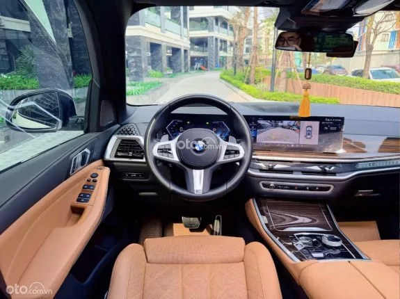 BMW X5 xDrive40i Msport 2024 - Xe màu trắng nội thất nâu