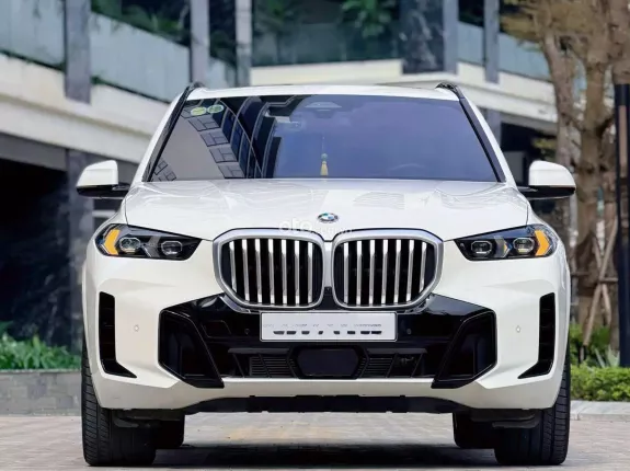 BMW X5 xDrive40i Msport 2024 - Xe màu trắng nội thất nâu