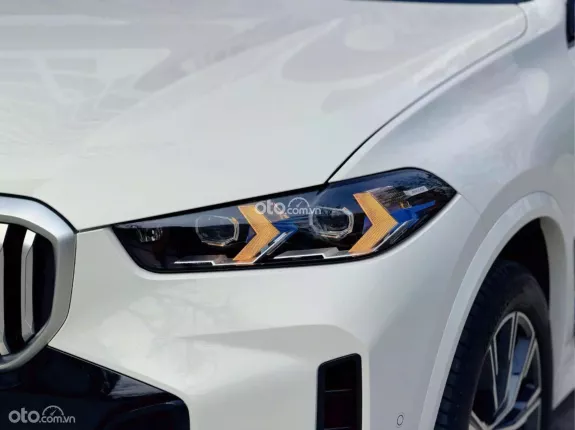 BMW X5 xDrive40i Msport 2024 - Xe màu trắng nội thất nâu