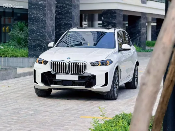 BMW X5 xDrive40i Msport 2024 - Xe màu trắng nội thất nâu