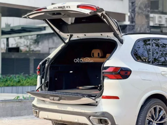 BMW X5 xDrive40i Msport 2024 - Xe màu trắng nội thất nâu