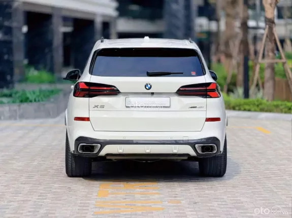 BMW X5 xDrive40i Msport 2024 - Xe màu trắng nội thất nâu