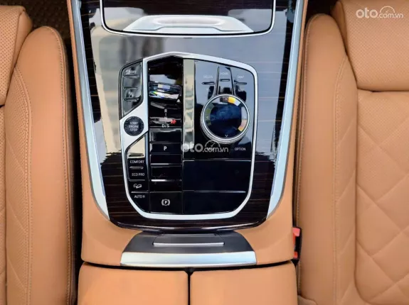 BMW X5 xDrive40i Msport 2024 - Xe màu trắng nội thất nâu