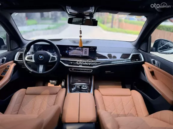 BMW X5 xDrive40i Msport 2024 - Xe màu trắng nội thất nâu