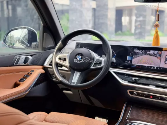 BMW X5 xDrive40i Msport 2024 - Xe màu trắng nội thất nâu