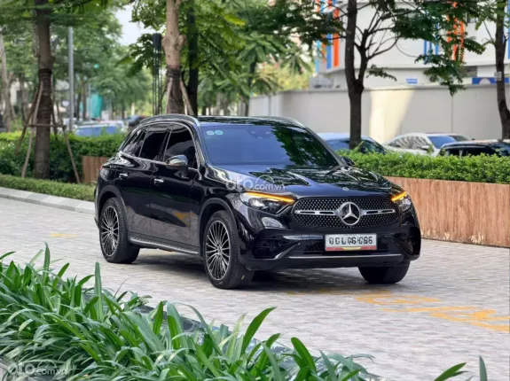 Mercedes-Benz GLC 300 4Matic 2023 - Xe đẹp nội thất nâu, giá cực tốt