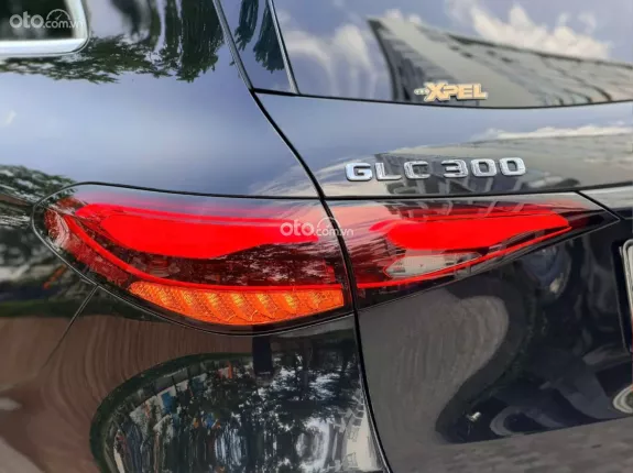 Mercedes-Benz GLC 300 4Matic 2023 - Xe đẹp nội thất nâu, giá cực tốt
