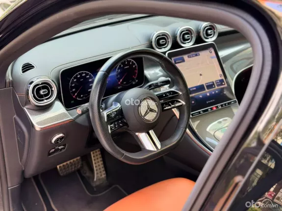 Mercedes-Benz GLC 300 4Matic 2023 - Xe đẹp nội thất nâu, giá cực tốt
