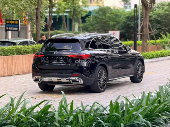 Mercedes-Benz GLC 300 4Matic 2023 - Xe đẹp nội thất nâu, giá cực tốt