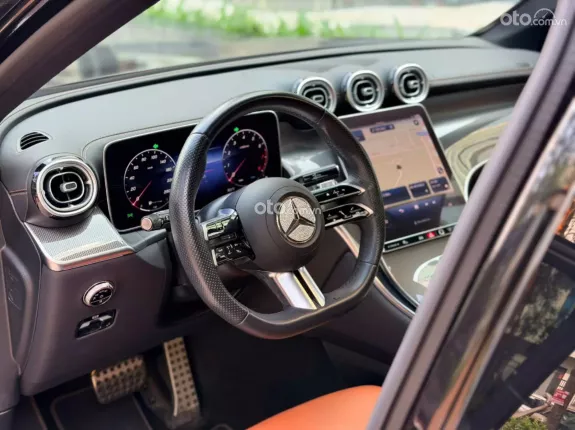 Mercedes-Benz GLC 300 4Matic 2023 - Xe đẹp nội thất nâu, giá cực tốt