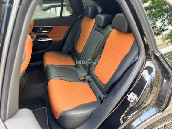 Mercedes-Benz GLC 300 4Matic 2023 - Xe đẹp nội thất nâu, giá cực tốt