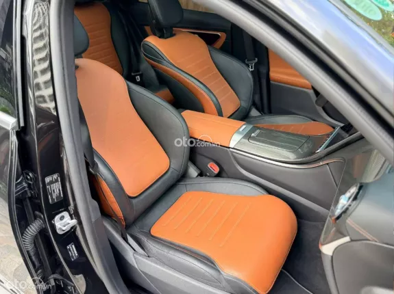 Mercedes-Benz GLC 300 4Matic 2023 - Xe đẹp nội thất nâu, giá cực tốt
