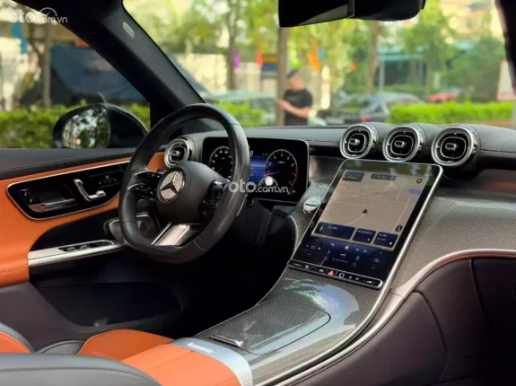 Mercedes-Benz GLC 300 4Matic 2023 - Xe đẹp nội thất nâu, giá cực tốt