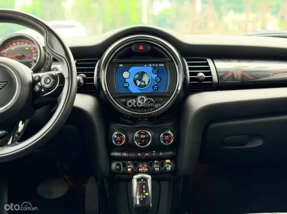 Mini Cooper S 5 cửa 2018 - Xe đẹp nội thất đen