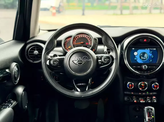 Mini Cooper S 5 cửa 2018 - Xe đẹp nội thất đen