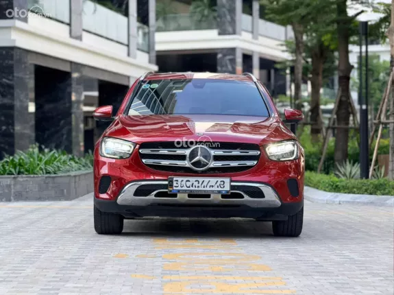 Mercedes-Benz GLC 200 4Matic 2019 - Xe màu đỏ, nội thất đen