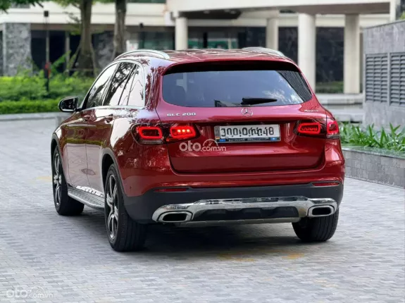 Mercedes-Benz GLC 200 4Matic 2019 - Xe màu đỏ, nội thất đen